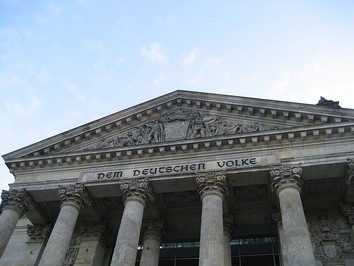 800px-Bundestag_building_1-2.jpg